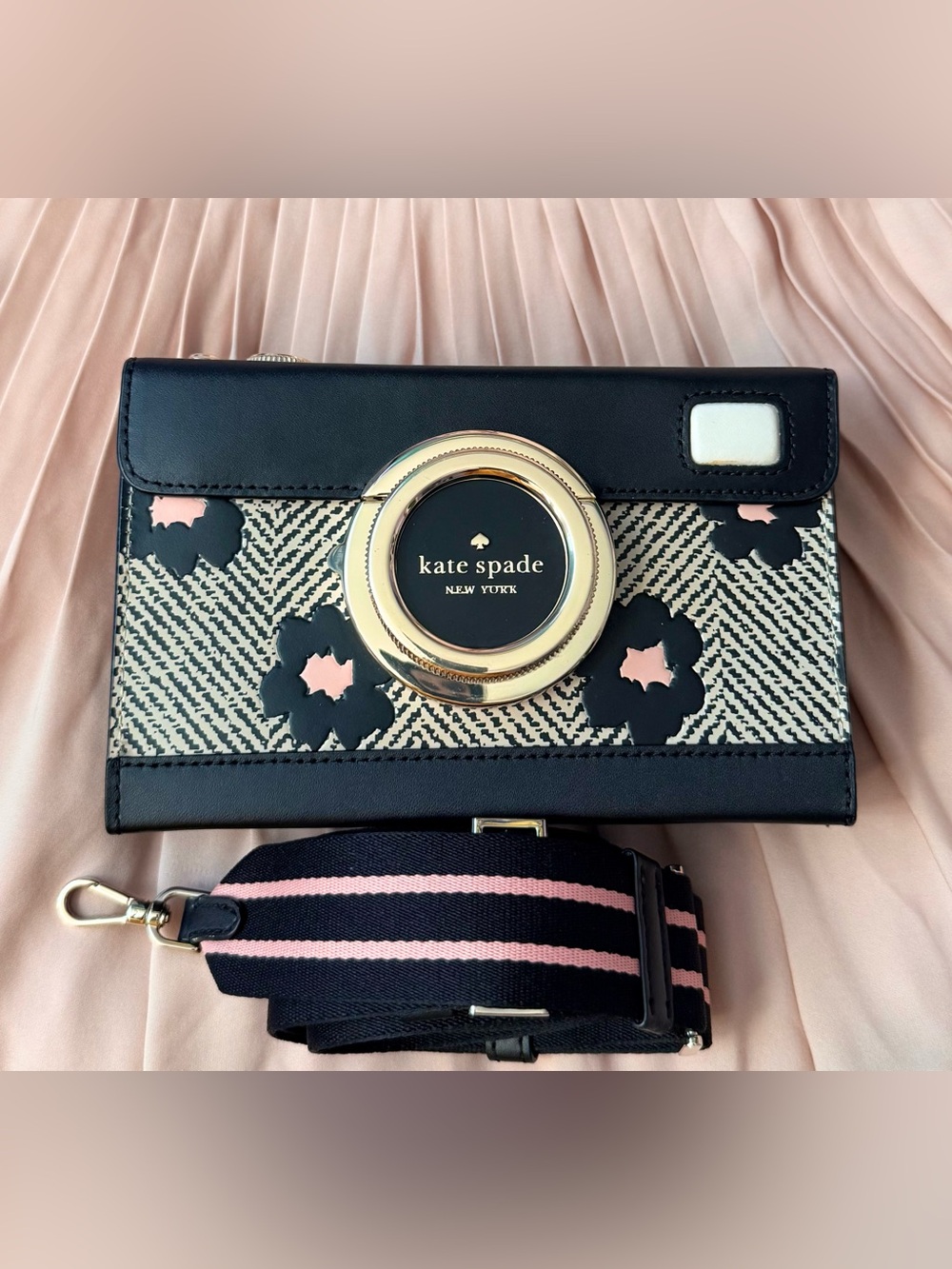 Kate Spade Oh Snap Camera Crossbody Bag